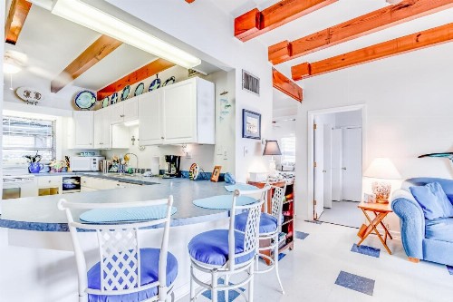 Bayside Bungalow - image 11