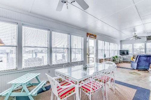 Bayside Bungalow - image 12