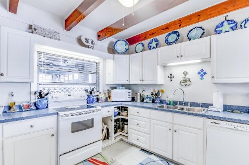 Bayside Bungalow - image 7