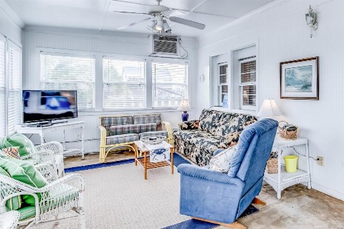 Bayside Bungalow - image 9