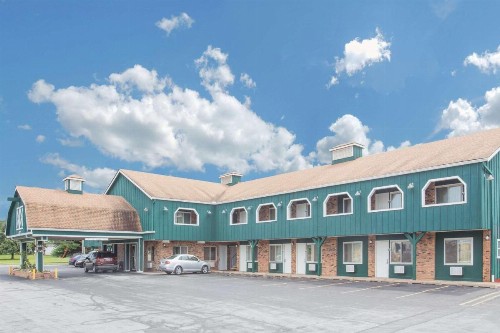 Days Inn by Wyndham Davenport IA - image 1