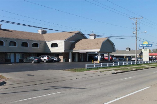 Days Inn by Wyndham Davenport IA - image 2