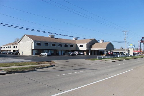 Days Inn by Wyndham Davenport IA - image 3
