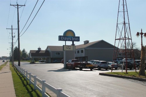 Days Inn by Wyndham Davenport IA - image 4