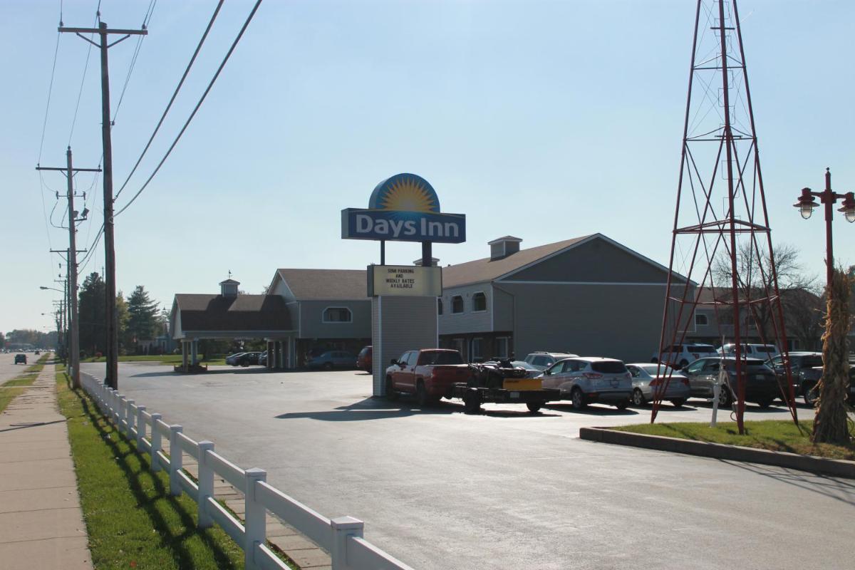 Days Inn by Wyndham Davenport IA - image 4