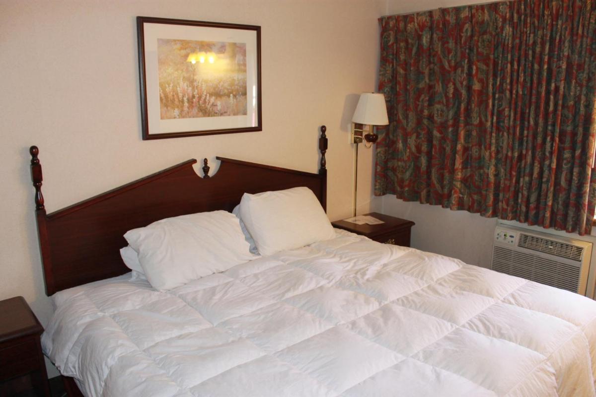 Days Inn by Wyndham Davenport IA - image 6