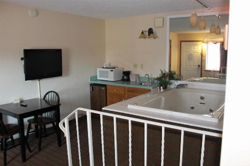Days Inn by Wyndham Davenport IA - image 7
