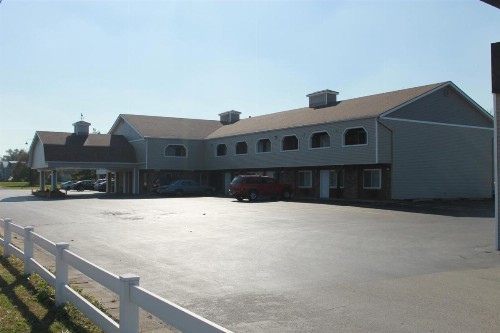 Days Inn by Wyndham Davenport IA - image 8