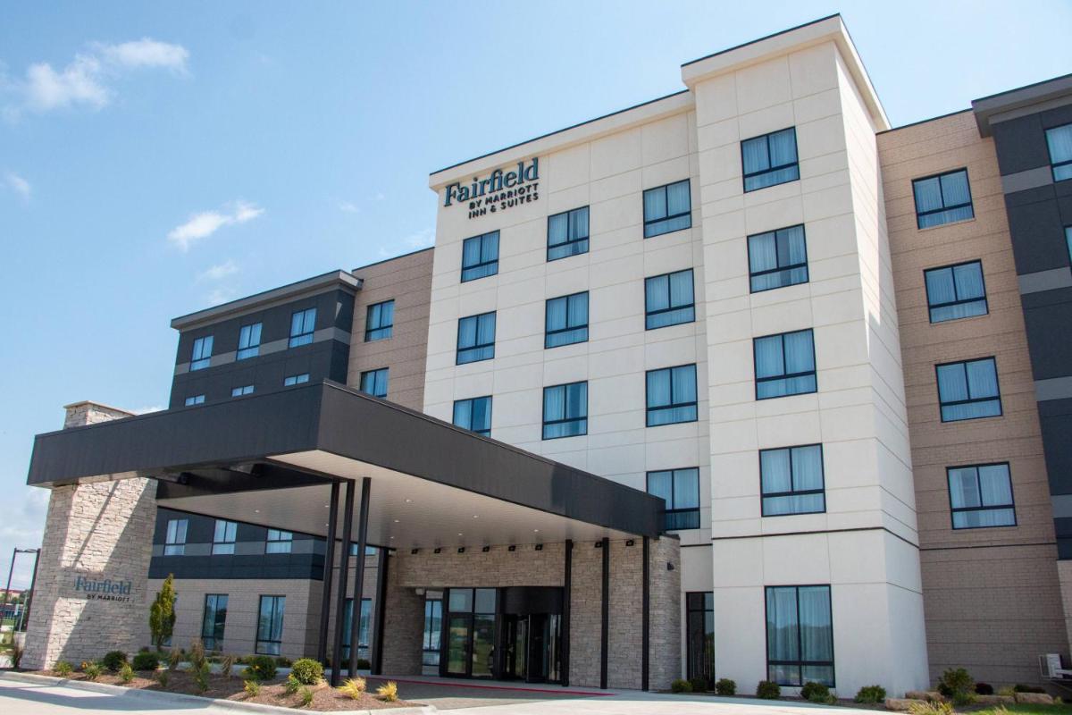 Fairfield Inn & Suites by Marriott Davenport Quad Cities - image 2