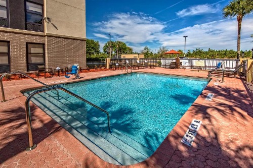 Hampton Inn Orlando-Maingate South - image 12