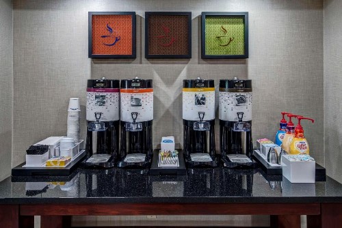 Hampton Inn Orlando-Maingate South - image 17