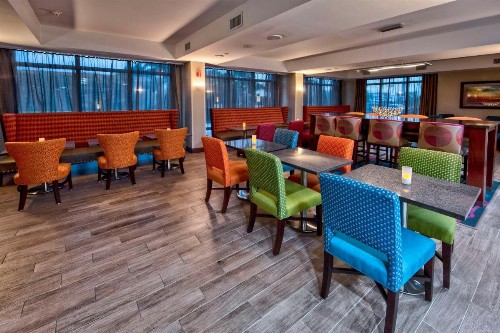 Hampton Inn Orlando-Maingate South - image 4