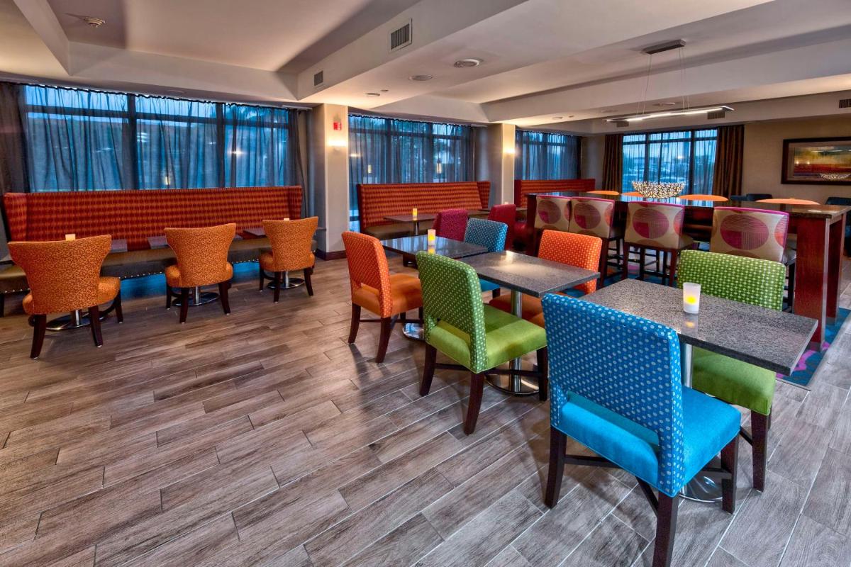Hampton Inn Orlando-Maingate South - image 4