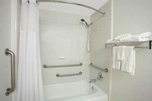 Ramada by Wyndham Davenport Orlando South - image 12