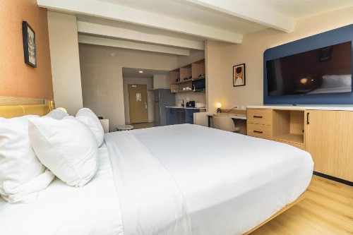 Ramada by Wyndham Davenport Orlando South - image 14