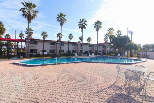 Ramada by Wyndham Davenport Orlando South - image 2