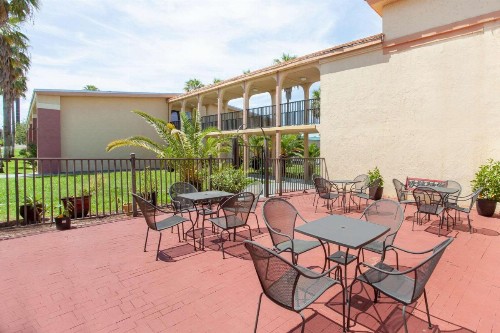 Ramada by Wyndham Davenport Orlando South - image 29