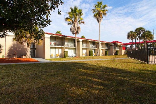 Ramada by Wyndham Davenport Orlando South - image 38
