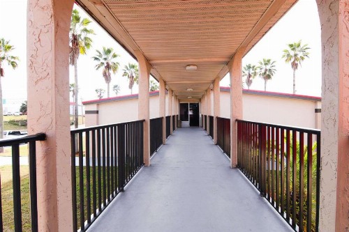 Ramada by Wyndham Davenport Orlando South - image 42