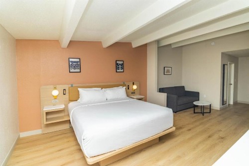 Ramada by Wyndham Davenport Orlando South - image 9
