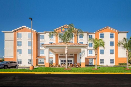 Comfort Inn & Suites Maingate South - image 12