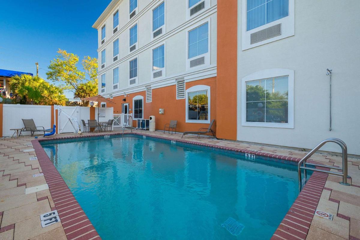 Comfort Inn & Suites Maingate South - image 7