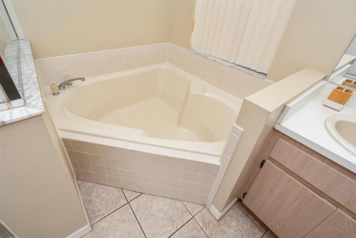 Montana Villa WR001 - image 30