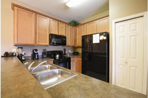 Two-Bedroom Apartment Davenport - image 11