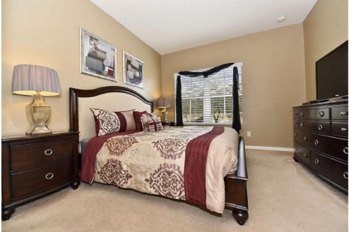 Two-Bedroom Apartment Davenport - image 24