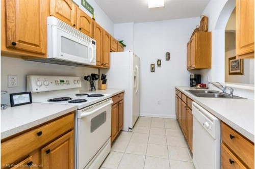 Three-Bedroom Apartment Davenport - image 13
