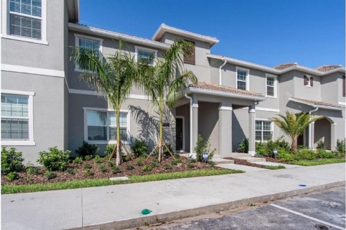 Four-Bedroom Townhome Davenport