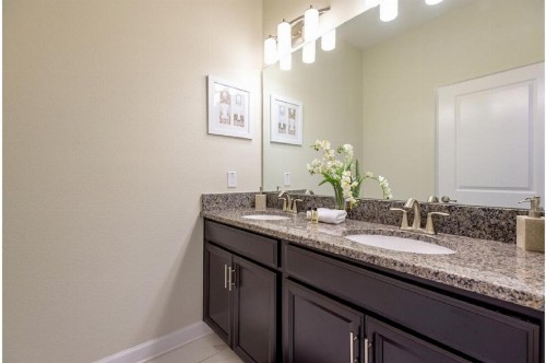Four-Bedroom Townhome Davenport - image 14