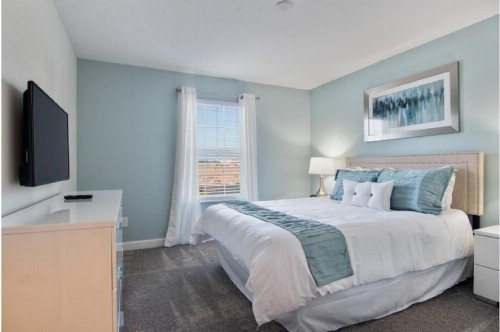 Four-Bedroom Townhome Davenport - image 2