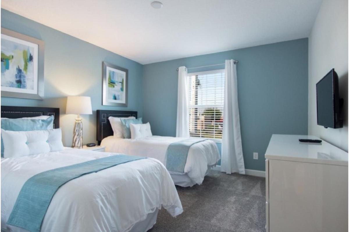 Four-Bedroom Townhome Davenport - image 4
