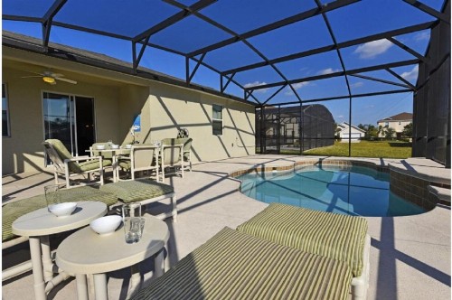 Three-Bedroom Pool Home Davenport - image 3