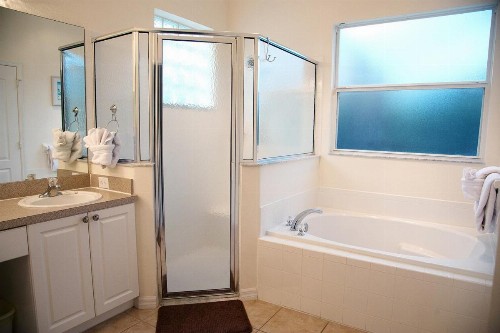 Four-Bedroom Pool Home Davenport - image 18