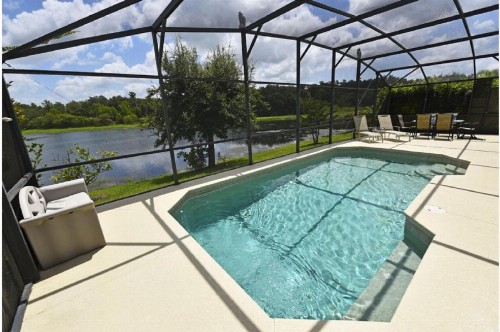 Four-Bedroom Pool Home Davenport - image 2