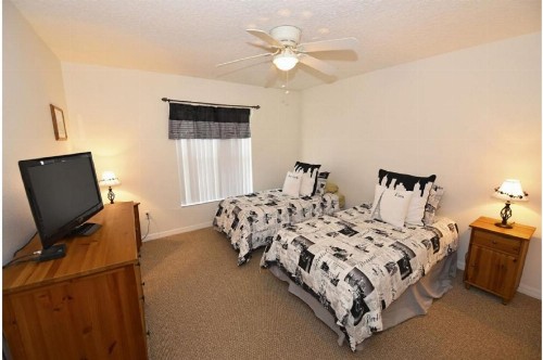 Four-Bedroom Pool Home Davenport - image 3