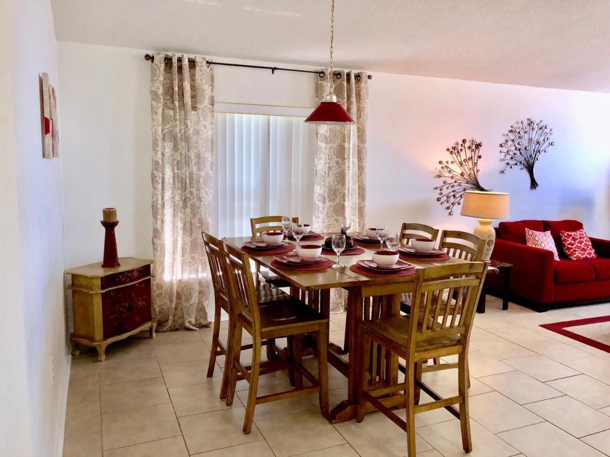 Fabulous 4 Bedrooms Villa 3 Bath with Private Pool 15 Min to Disney - image 4