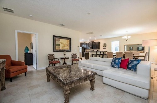 Dreamy Marian Home with Private Pool House Next Disney - image 1