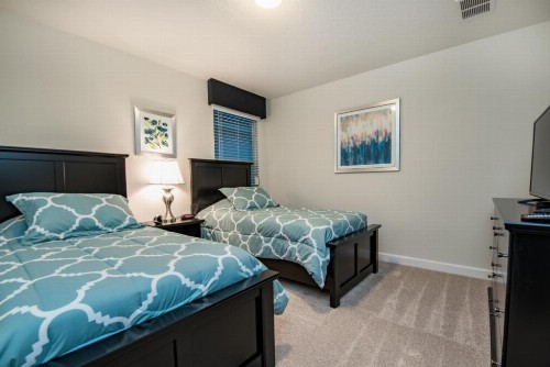 Nine-Bedroom Villa 9000 - image 12