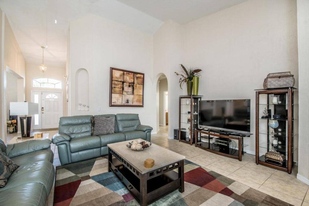 Five-Bedroom Villa 351 - image 6