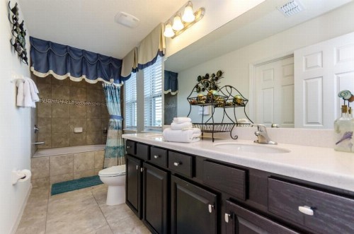 Seven-Bedroom Villa 1214 - image 10