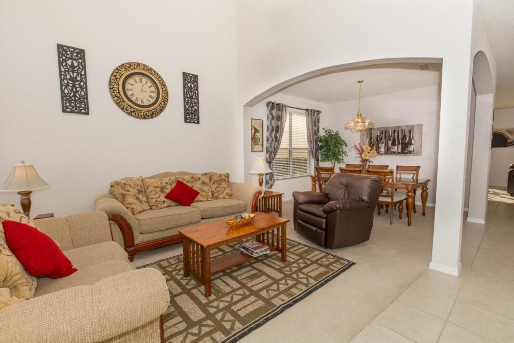 Six-Bedroom Villa 353 - image 6