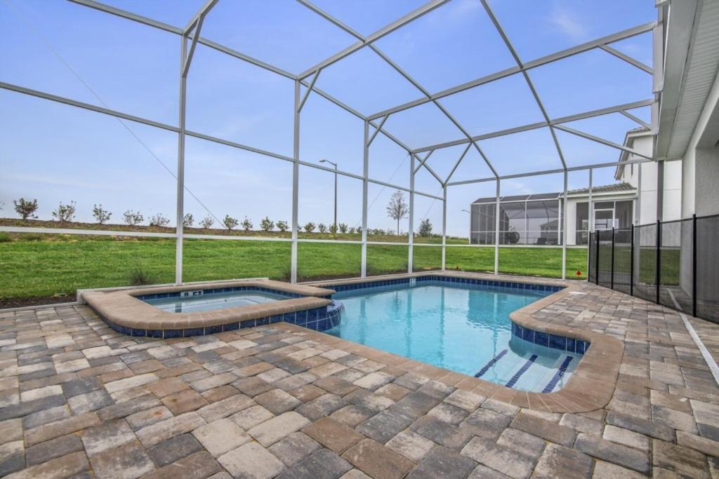 Champions Gate - 8903SD - image 6
