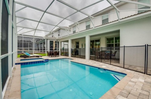 Elegant Centerpiece Pool Retreat in Champion Gates - image 7