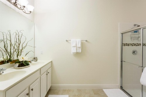Beautiful Vacation Home with private pool and garage ST4328 - image 11
