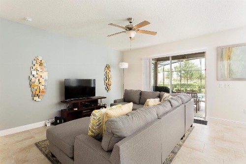Beautiful Vacation Home with private pool and garage ST4328 - image 7