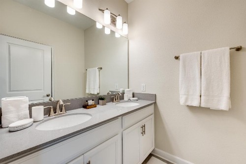 Modern and spacious 5 bed home resort - image 11