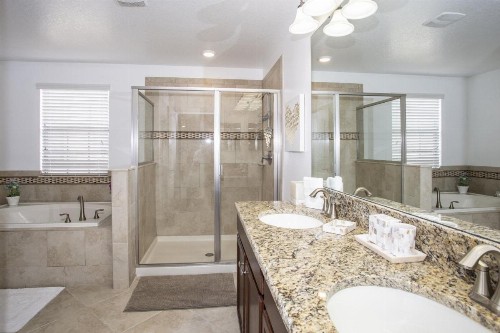 Stunning 6 bedrooms home at Champions Gate - image 12